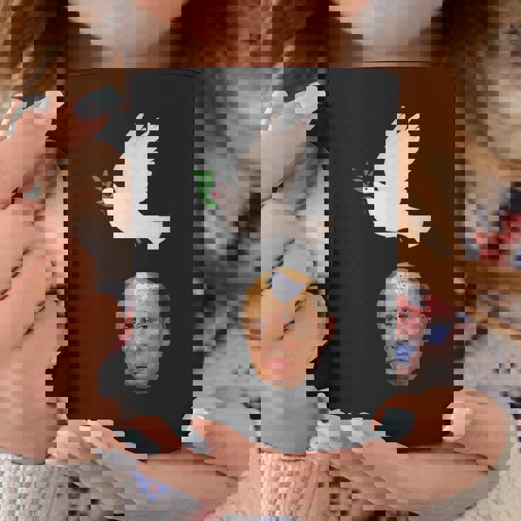 プーチンの頭に平和の鳩の糞、世界は平和を望んでいる コーヒーマグ 面白い贈り物