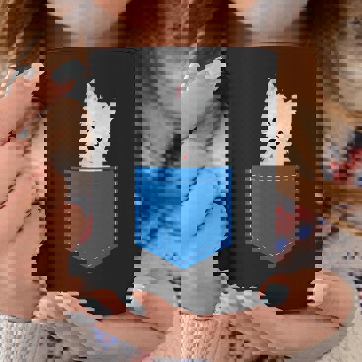 ポケットに犬のウェスティ犬テリアフロントポケット胸 コーヒーマグ 面白い贈り物