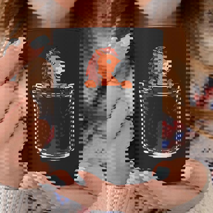 ポケットの中のかわいい馬 コーヒーマグ 面白い贈り物