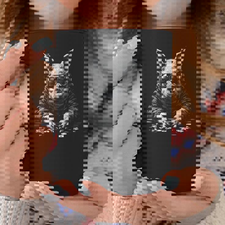 ポーカーで遊ぶ豚 面白い ブラック グラフィック コーヒーマグ 面白い贈り物