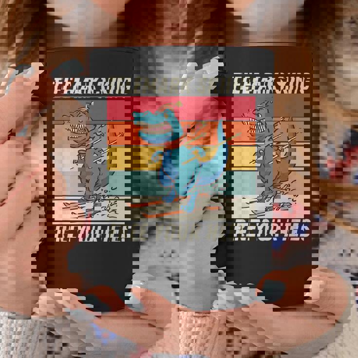 レトロ かわいい 漫画 恐竜 スキーヤー テレマーク スキー コーヒーマグ 面白い贈り物