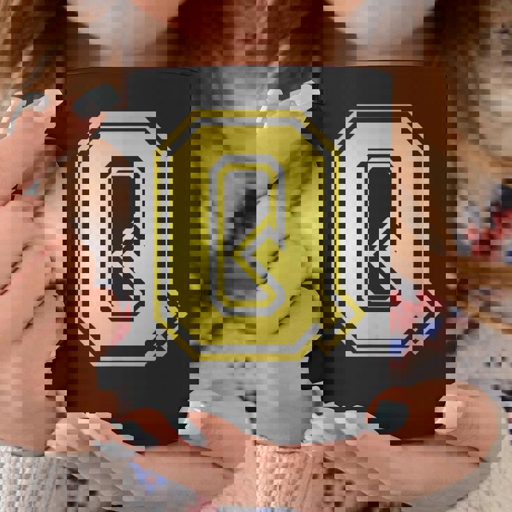 大文字 Q プリントされた明るいスタイルのデザイン。 コーヒーマグ 面白い贈り物