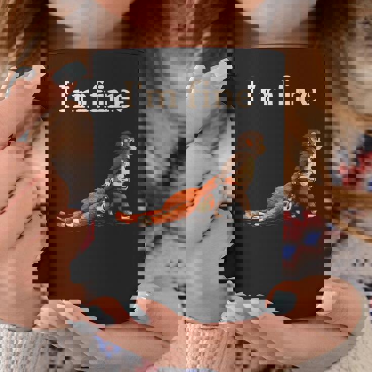 悲しい猿のパンチミームとオレンジのおもちゃで私は元気です コーヒーマグ 面白い贈り物