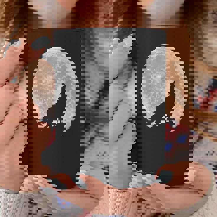 月に吠えるオオカミのシルエット。 コーヒーマグ 面白い贈り物
