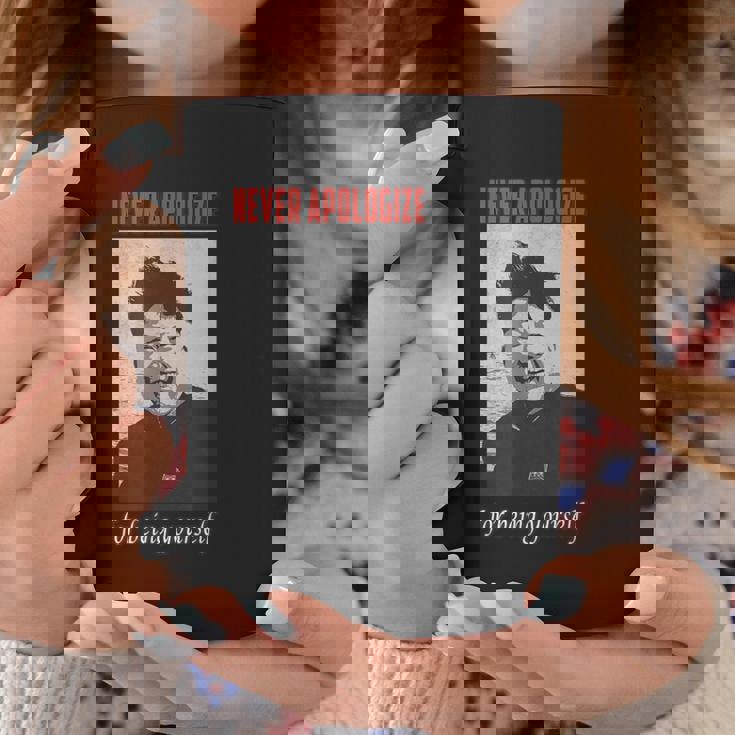 独裁者キム・ジョンウン・ティーは自分らしくいることを決して謝らない コーヒーマグ 面白い贈り物