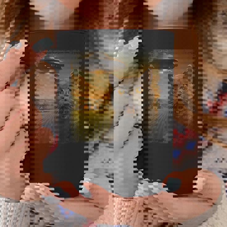 苦悩するブリティッシュショートヘアの猫 Ufo セルフィー 侵略 エイリアン コーヒーマグ 面白い贈り物