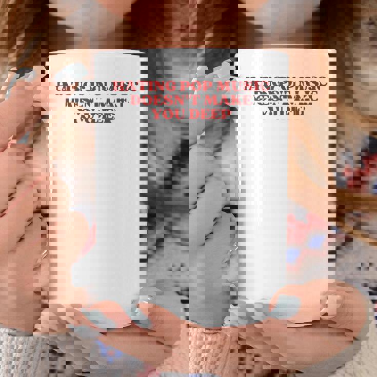 Hating Pop Music Doesn't Make You Deep Y2k Aesthetic コーヒーマグ 面白い贈り物