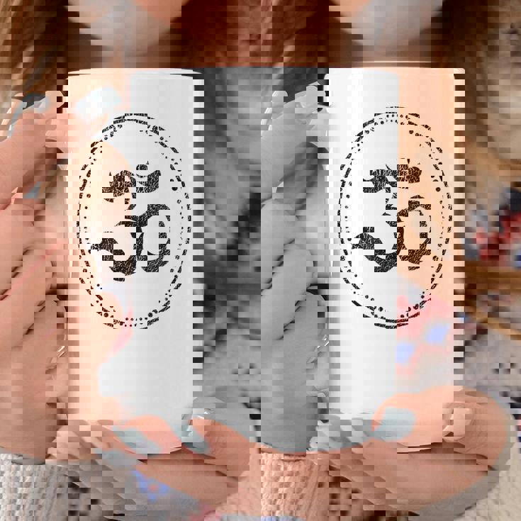 Om スピリチュアルシンボル ヨガ 瞑想 オーム コーヒーマグ 面白い贈り物