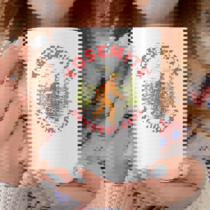 Yosemite National Park Ranger Bigfoot 80Sasquatch コーヒーマグ 面白い贈り物
