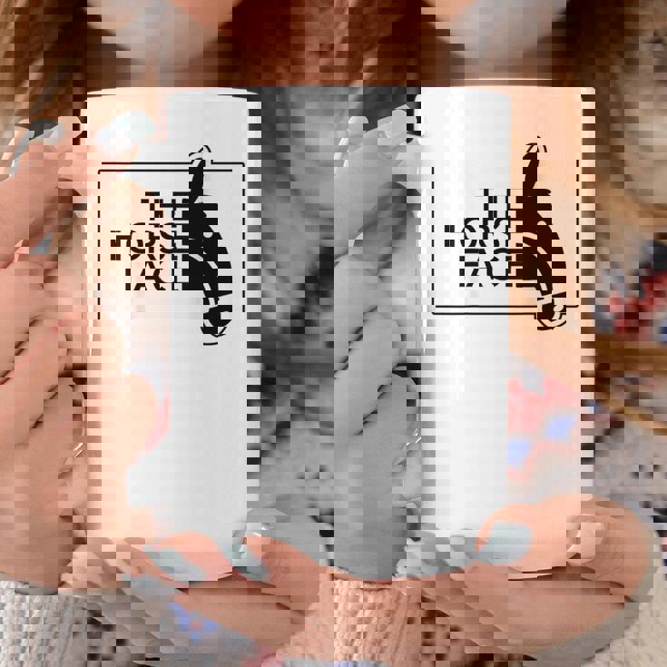 【バックプリント・背中側】ザ・ホース・フェイス The Horse Face 午年 馬 2026 パロディ コーヒーマグ 面白い贈り物