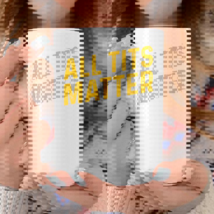 すべてのおっぱいは重要 コーヒーマグ 面白い贈り物