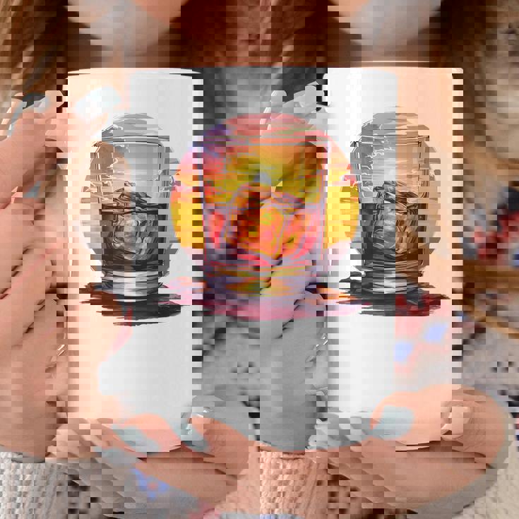 エレガントなウイスキーの夕日 コーヒーマグ 面白い贈り物