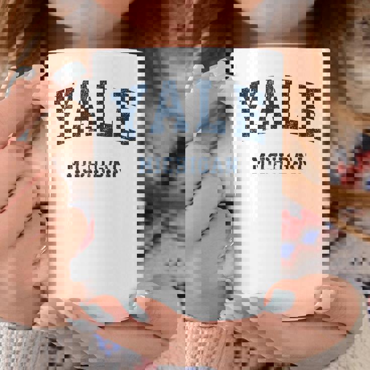 ミシガン州イェールミシガン州ヴィンテージアスレチックスポーツデザイン コーヒーマグ 面白い贈り物