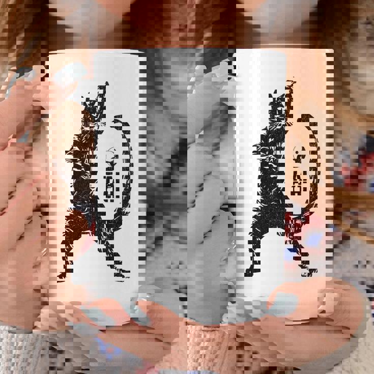 太極拳の練習をしている陽気な猫 陰陽 長袖tシャツ コーヒーマグ 面白い贈り物