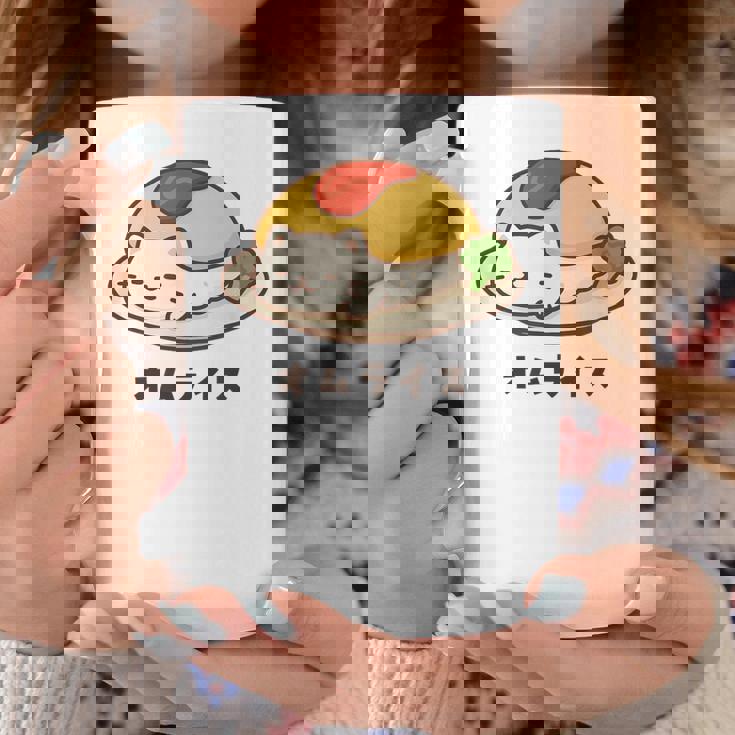 白猫×オムライスのゆるかわイラスト 猫好き・ごはん好き向け おもしろ ネタ系 癒しデザイン コーヒーマグ 面白い贈り物