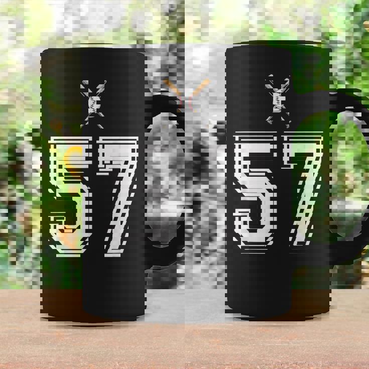 57 番 野球スタイル ヴィンテージホワイト コーヒーマグ ギフトのアイデア
