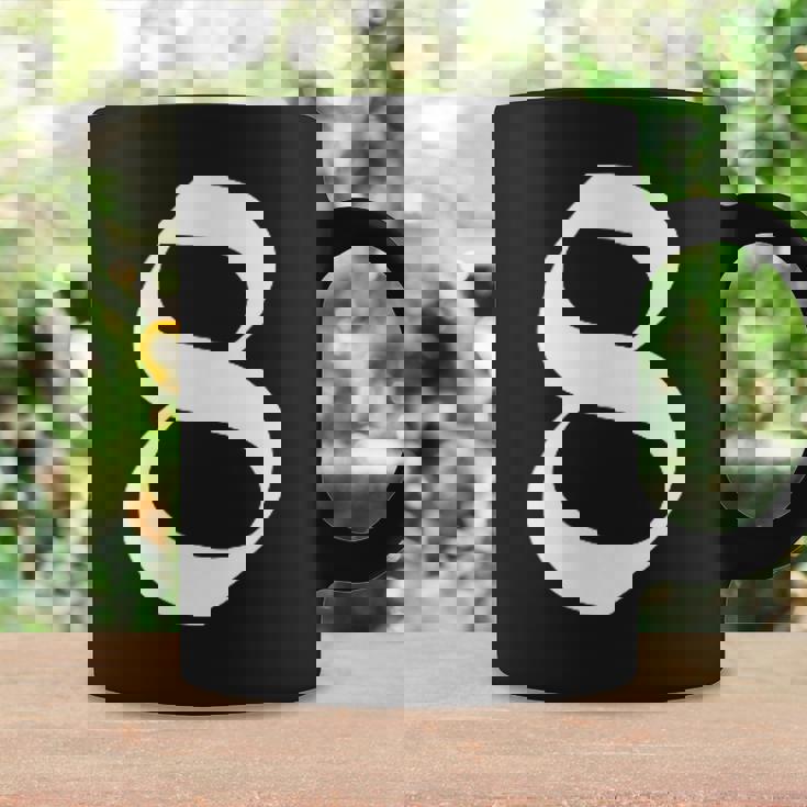 8番目 古英語の中世スタイルの8番 コーヒーマグ ギフトのアイデア