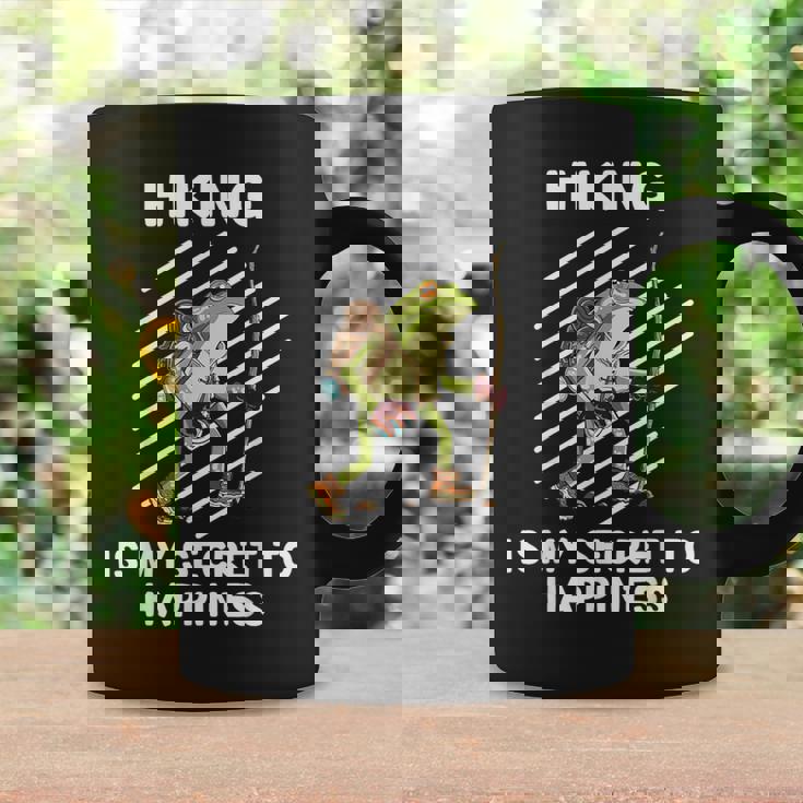 Cute Frog Hiking Is Myecret To Happiness カエル コーヒーマグ ギフトのアイデア