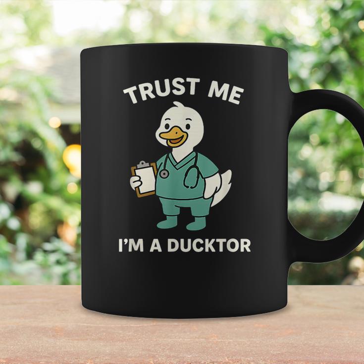 Trust Me I'm A Ducktor メディカルしゃれクワック ダックドクター コーヒーマグ ギフトのアイデア