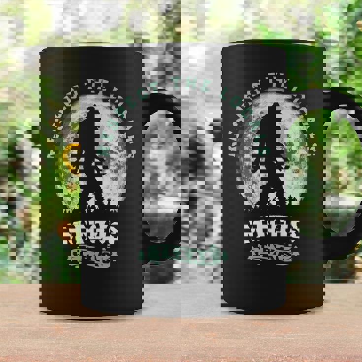 Mingus Texas Bigfoot Night Walk Retro Moon 長袖tシャツ コーヒーマグ ギフトのアイデア