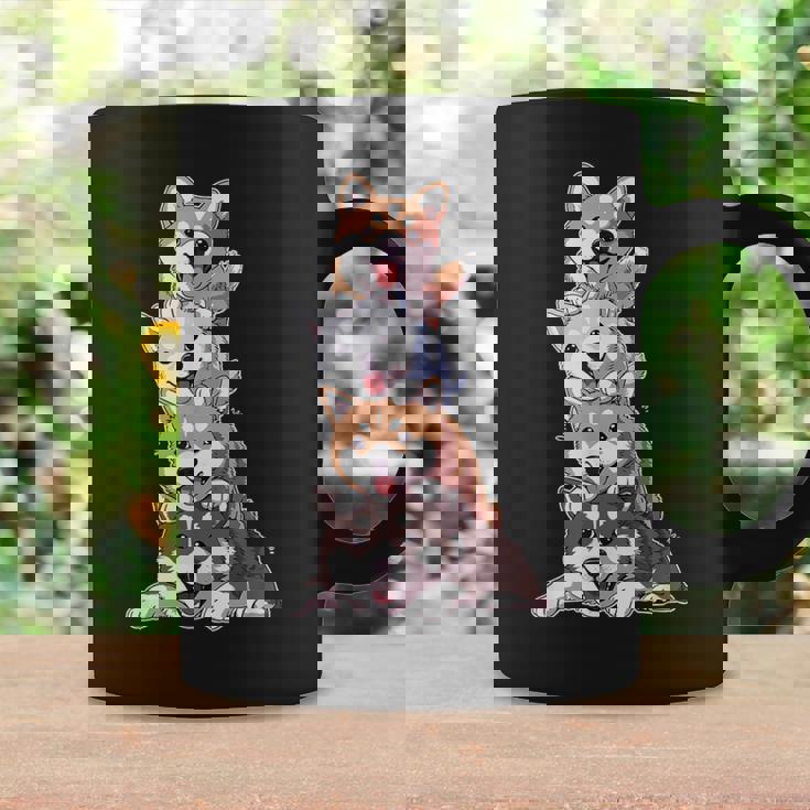 かわいい秋田犬が重ねて重ねられています コーヒーマグ ギフトのアイデア