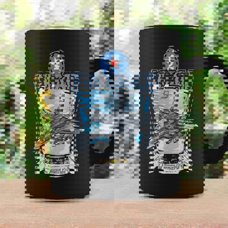 アメリカ空軍の航空機戦闘機f15イーグルのプレゼント コーヒーマグ ギフトのアイデア