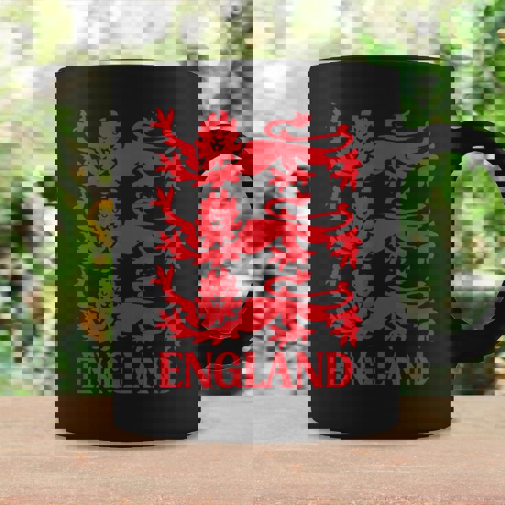 イングランドのスポーツファンのためのイングリッシュフットボールサッカーグラフィック コーヒーマグ ギフトのアイデア