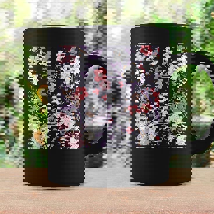 クラシックな桜柄の繊細なピンクの花びら。 コーヒーマグ ギフトのアイデア