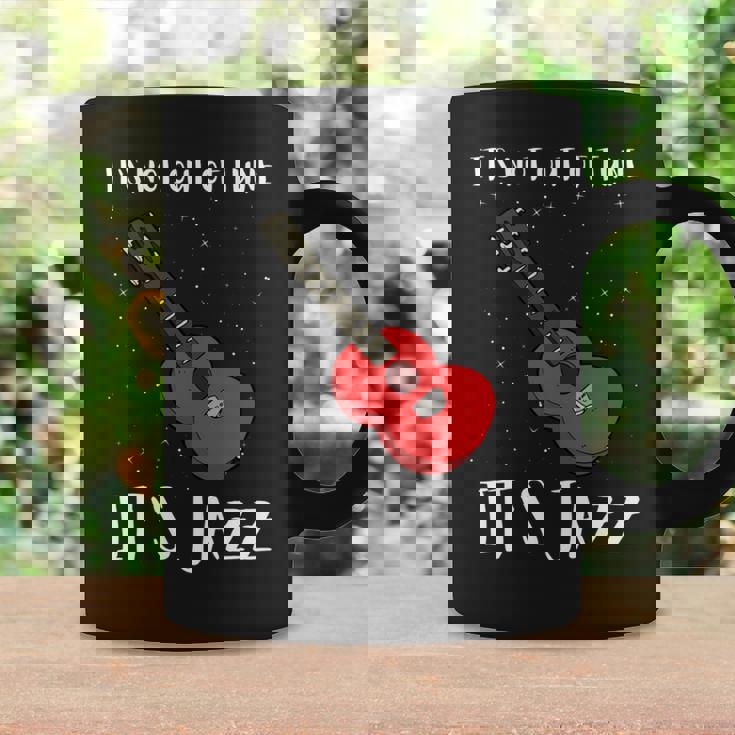 ジャズミュージックとジャズギター-調子が狂っていない 長袖tシャツ コーヒーマグ ギフトのアイデア