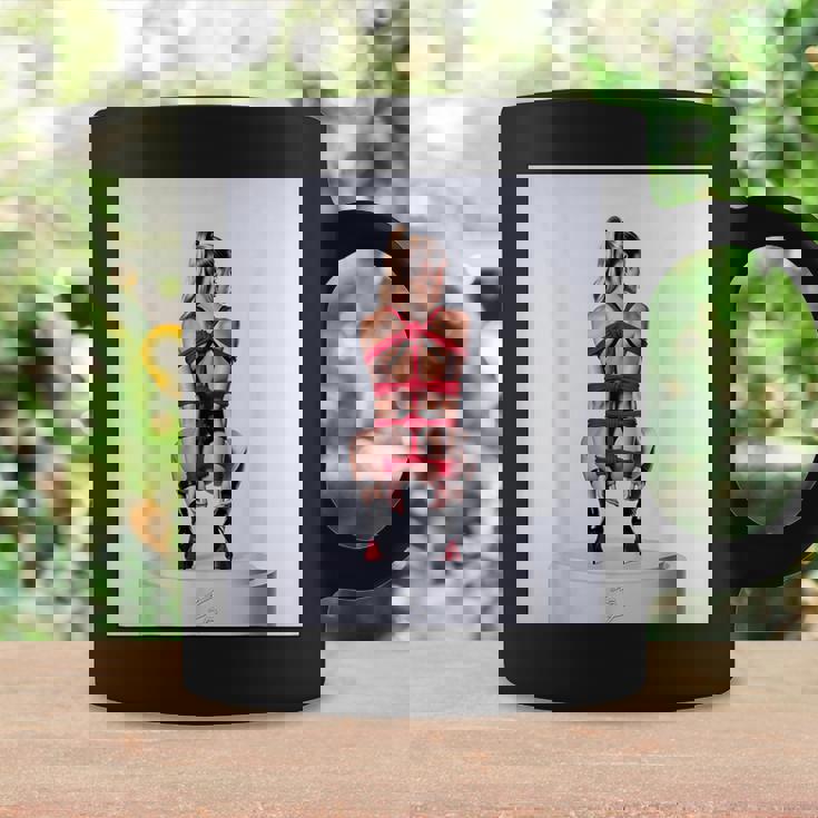 セクシーガールグラフィックtシャツ シバリロープのセクシーなピンナップガール コーヒーマグ ギフトのアイデア