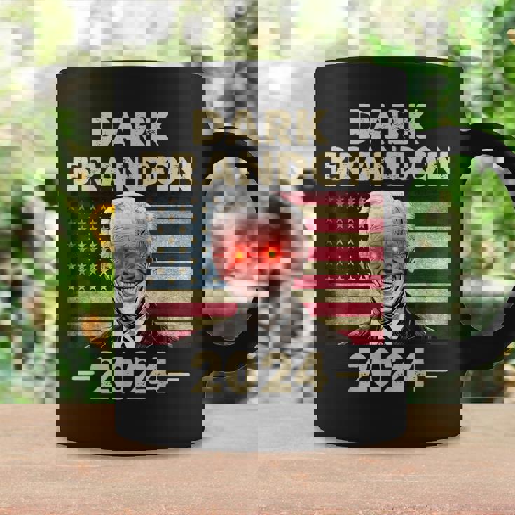 ダークブランドン・バイデン 2024 レトロフラッグ Usa ファニー ジョー・バイデン コーヒーマグ ギフトのアイデア