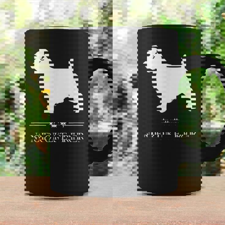 ノーフォークテリア犬の白いシルエット コーヒーマグ ギフトのアイデア