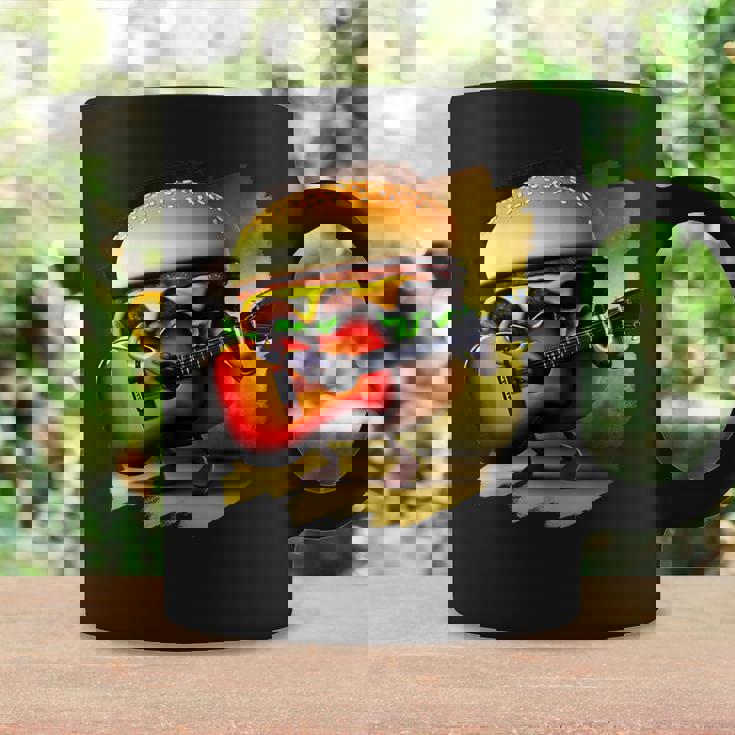 ハンバーガー 演奏 ギター ギタリスト ファニー ファーストフード ハンバーガー コーヒーマグ ギフトのアイデア