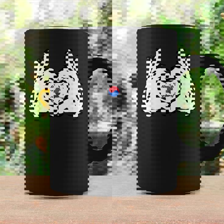 ハートを形作る漫画の手 韓国国旗 コーヒーマグ ギフトのアイデア