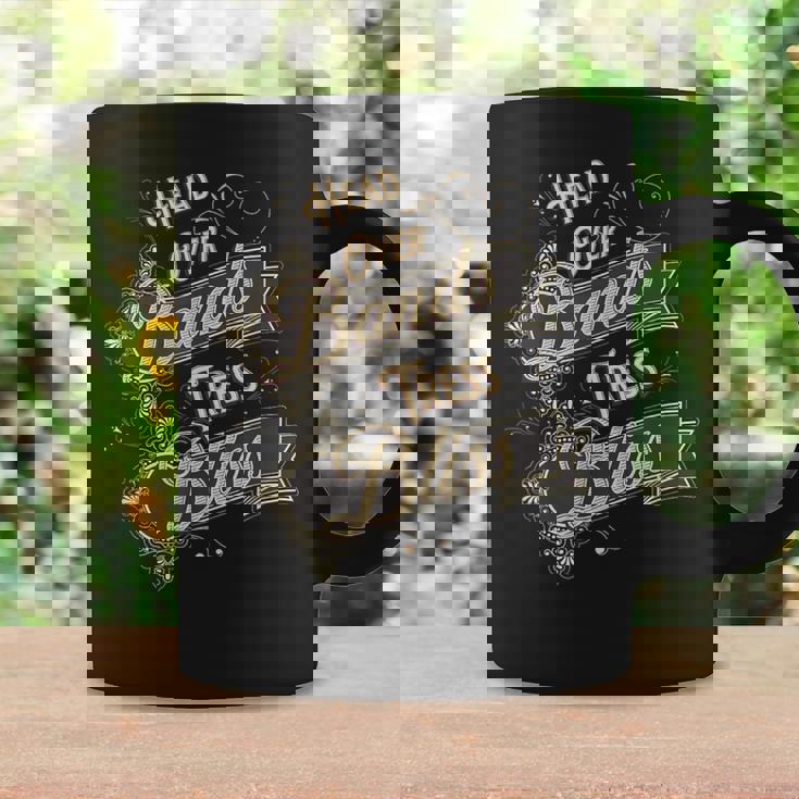 バンドと髪のユーモアで魅せるスタイル表現 コーヒーマグ ギフトのアイデア