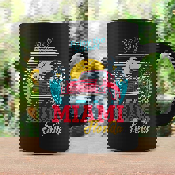 マイアミビーチtシャツ、マイアミ半袖グラフィックデザイン。 コーヒーマグ ギフトのアイデア