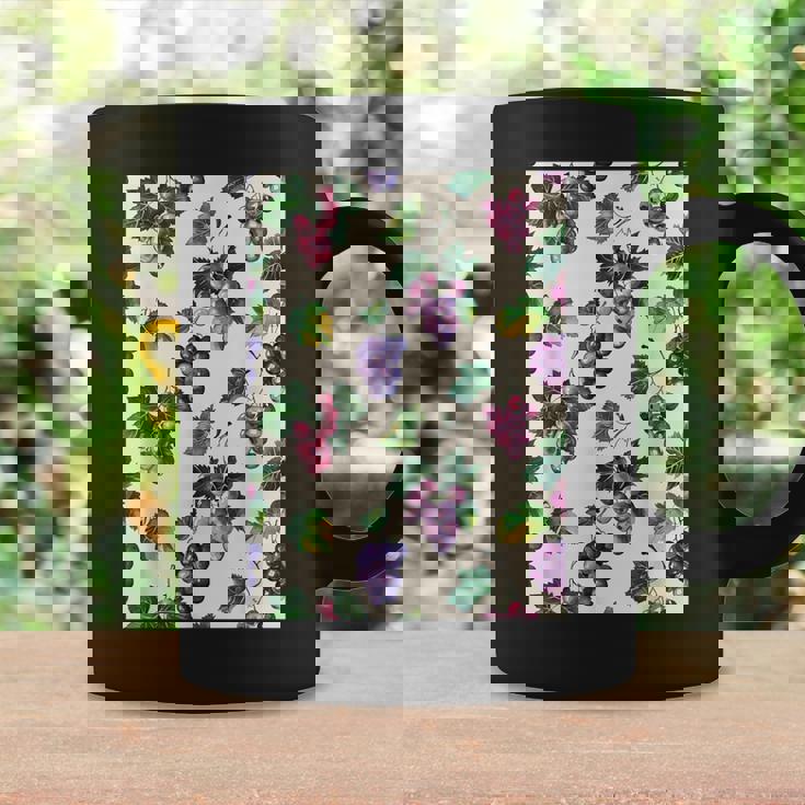 ミニマリストのブドウ柄アート。 コーヒーマグ ギフトのアイデア