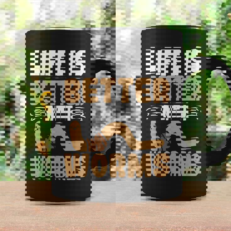 ミミズがいると人生はより良くなる ミミズの養殖 ミミズ ファーマー コーヒーマグ ギフトのアイデア