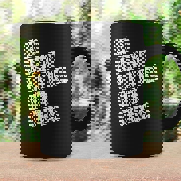 レオは他の人とうまく遊ばない 面白い皮肉 長袖tシャツ コーヒーマグ ギフトのアイデア