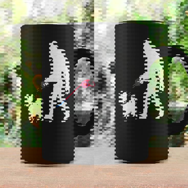 レトロ ビッグフット ウォーキング パピヨン 犬 面白い サスカッチ 長袖tシャツ コーヒーマグ ギフトのアイデア