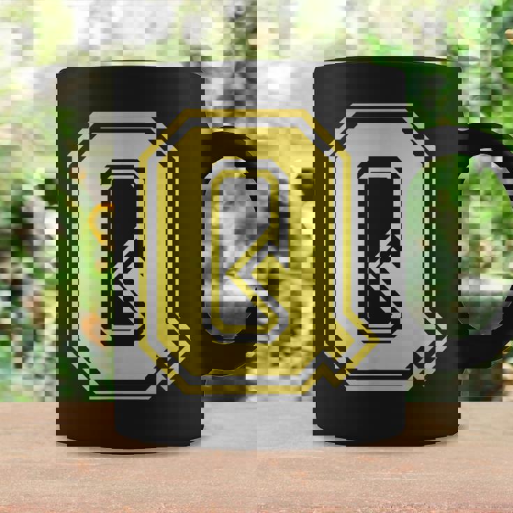 大文字 Q プリントされた明るいスタイルのデザイン。 コーヒーマグ ギフトのアイデア