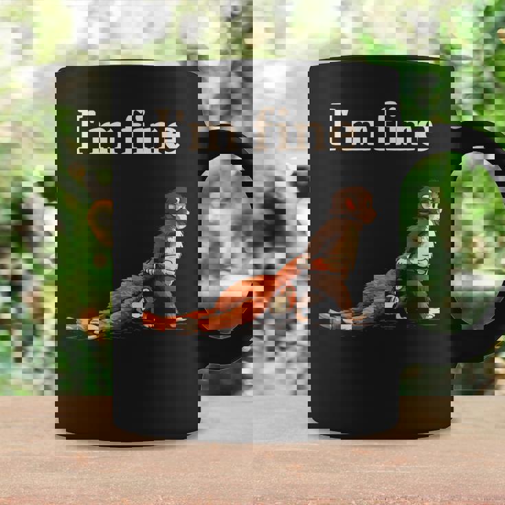 悲しい猿のパンチミームとオレンジのおもちゃで私は元気です コーヒーマグ ギフトのアイデア