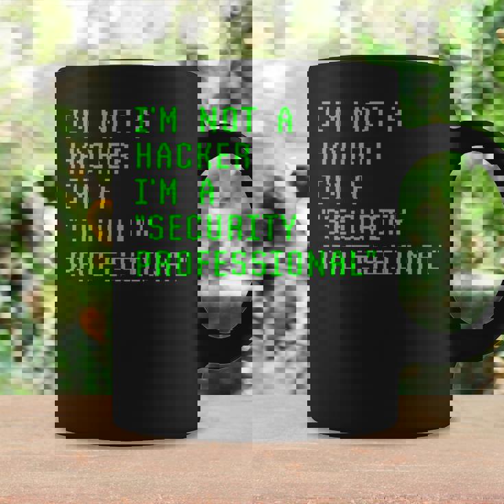 私はハッカーではありません私はサイバーセキュリティの専門家のコンピューターです Cyberecurity コーヒーマグ ギフトのアイデア