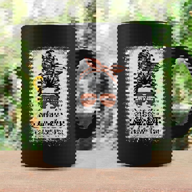 誰かのラウド・マウス・フットボール・マム・チアー・フットボール選手 コーヒーマグ ギフトのアイデア