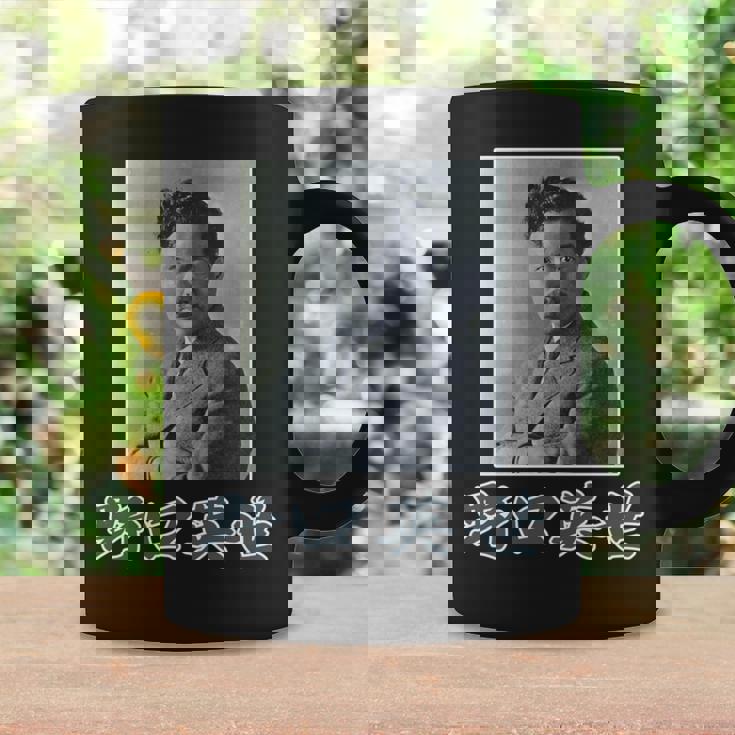 野口英世（日本の偉人）歴史上の人物 写真 肖像【変なデザイン屋さん】面白い 長袖tシャツ コーヒーマグ ギフトのアイデア