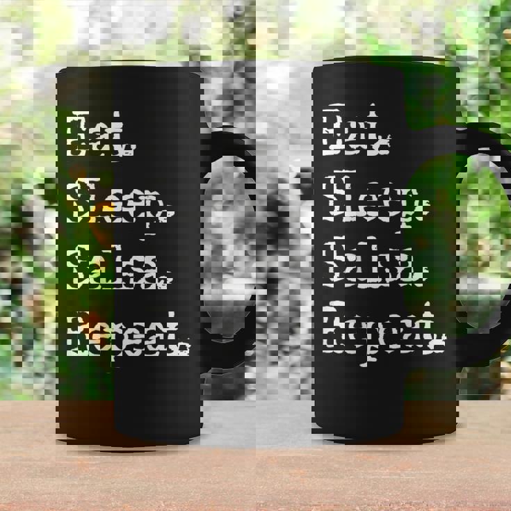 食べる。寝る。サルサ。繰り返す。 コーヒーマグ ギフトのアイデア