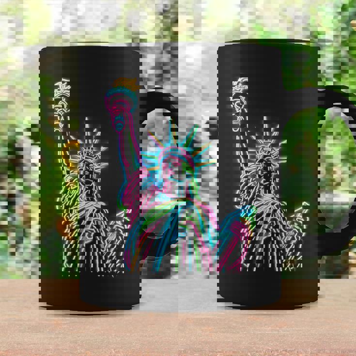 鮮やかな自由の女神tシャツ カラフルなアイコン コーヒーマグ ギフトのアイデア