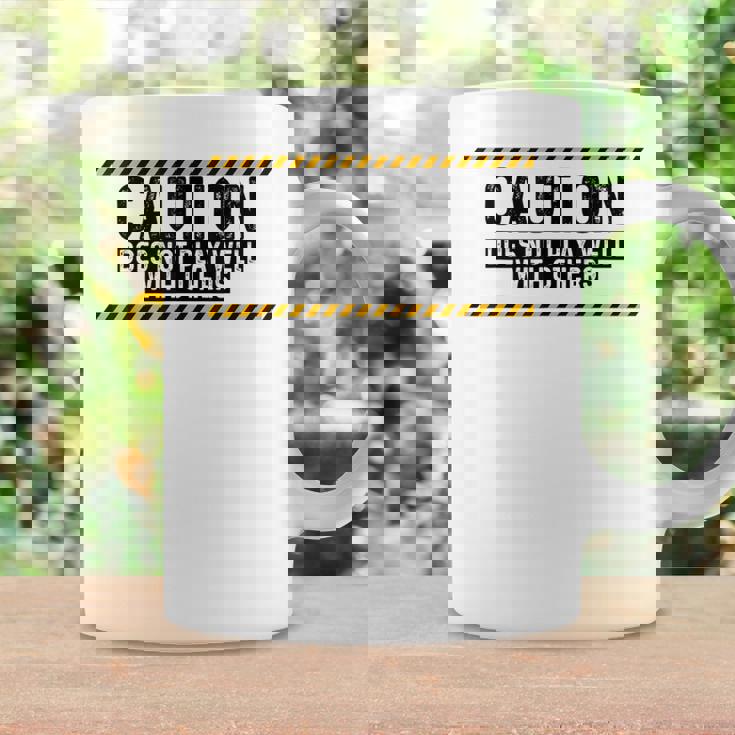 Caution Does Not Play Well With Others コーヒーマグ ギフトのアイデア