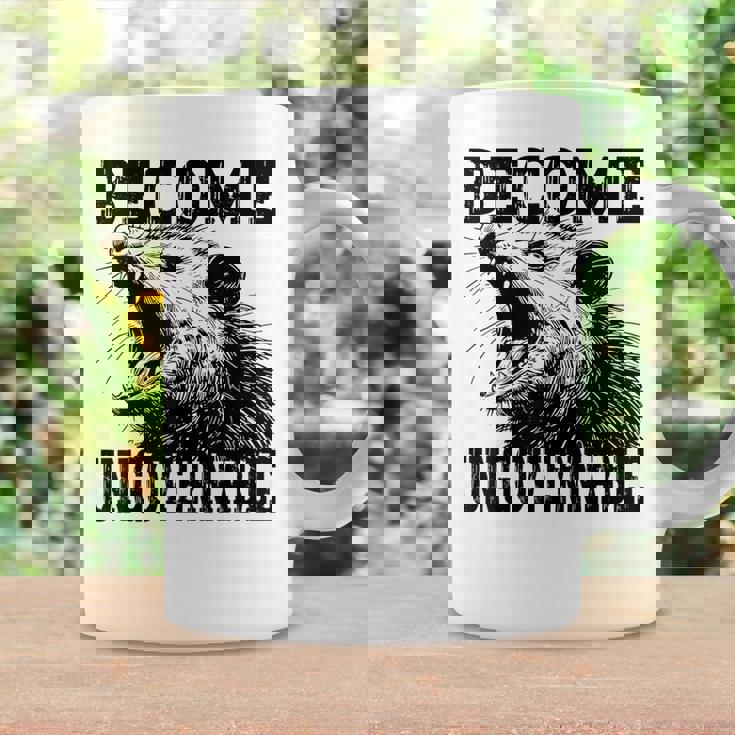 Raccoon Become Ungovernable ビンテージ グラフィック パンダ ミーム コーヒーマグ ギフトのアイデア