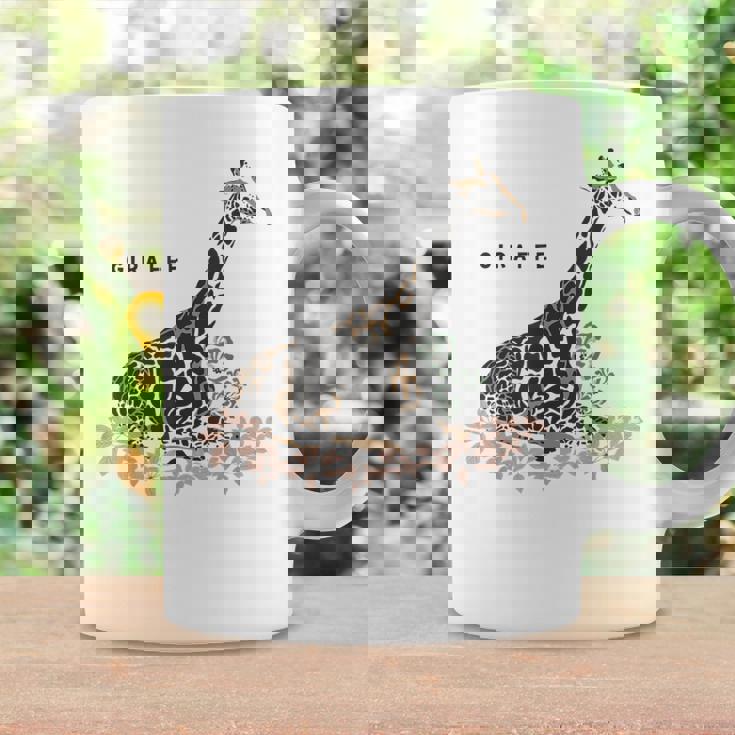 Giraffe キリン イラスト おしゃれ かっこいい キリンの絵 リアル 熱帯の花 野生生物 キリン好き コーヒーマグ ギフトのアイデア